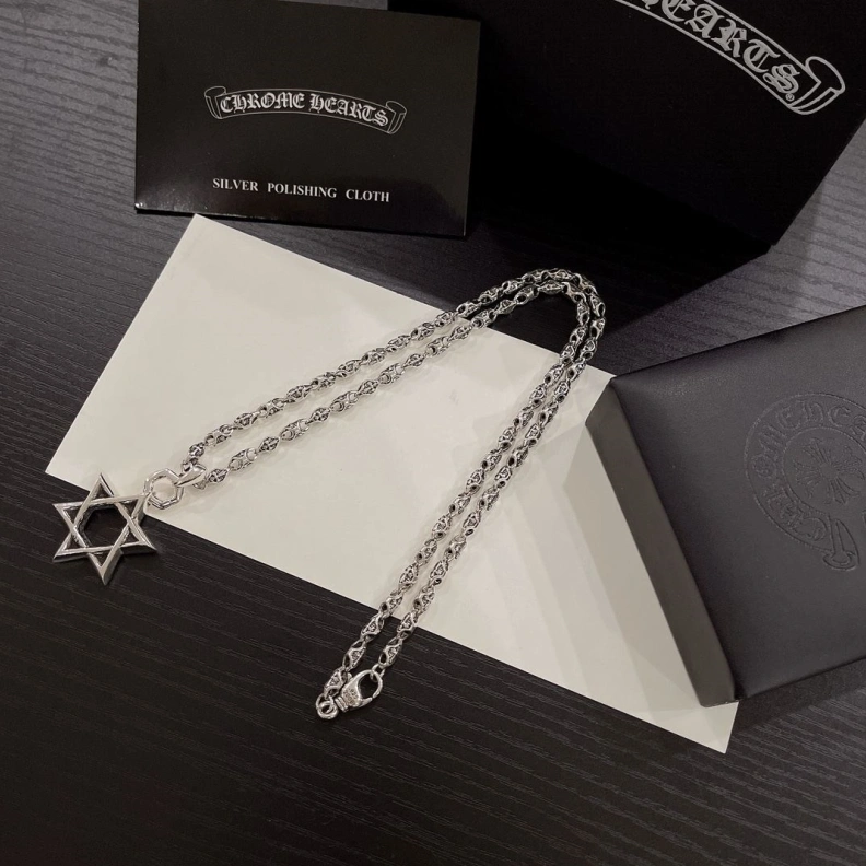 Classic Chrxmx Hxxrts Necklaces 298017