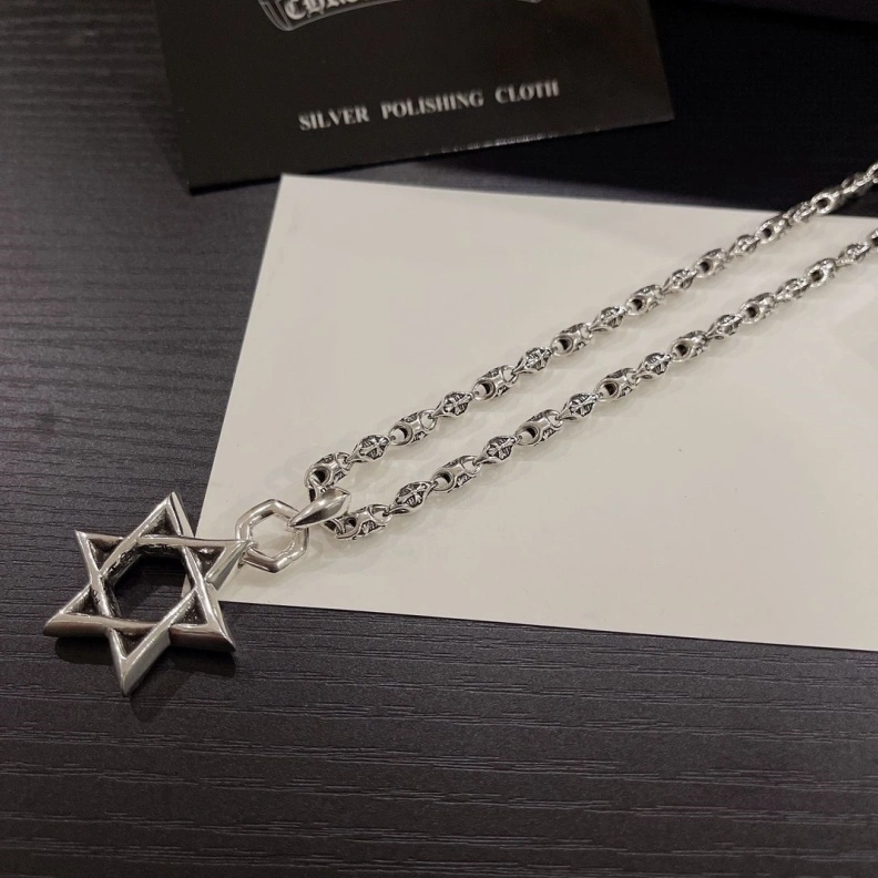 Classic Chrxmx Hxxrts Necklaces 298017