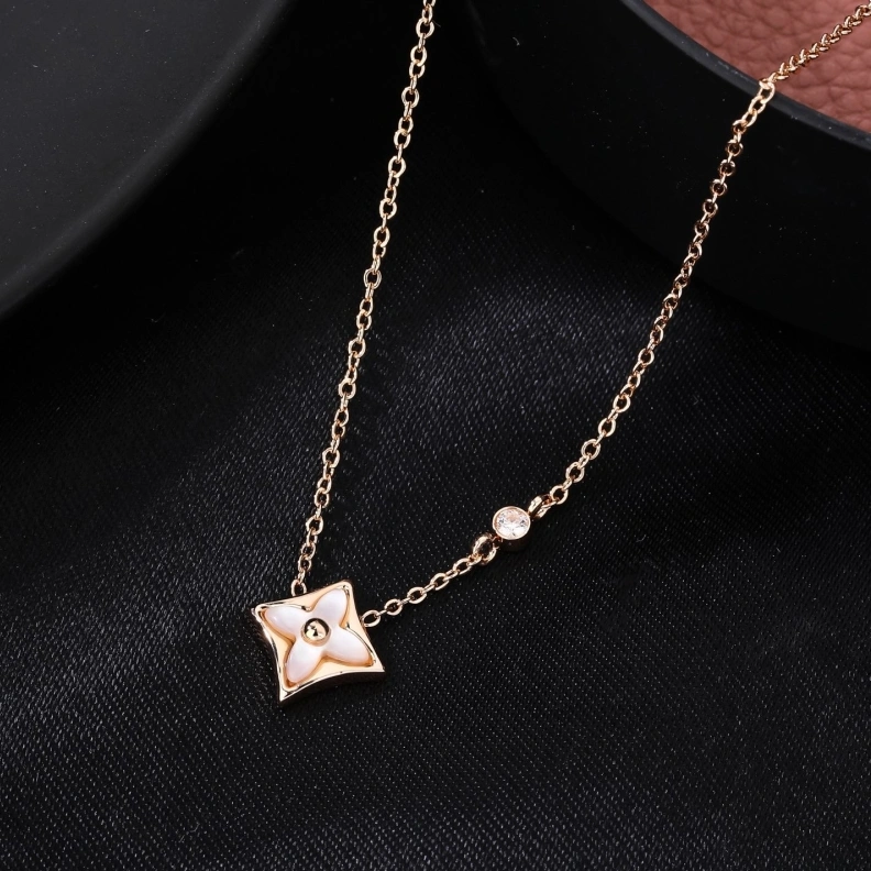 Fashionable LX Necklaces 309449