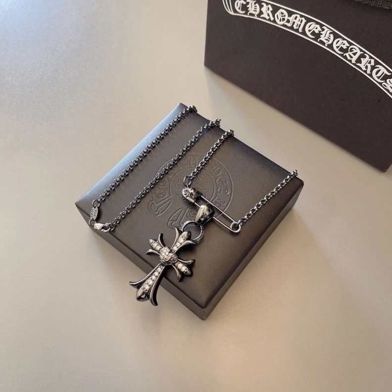 Chrxmx Hxxrts Necklaces DailyWear 298003