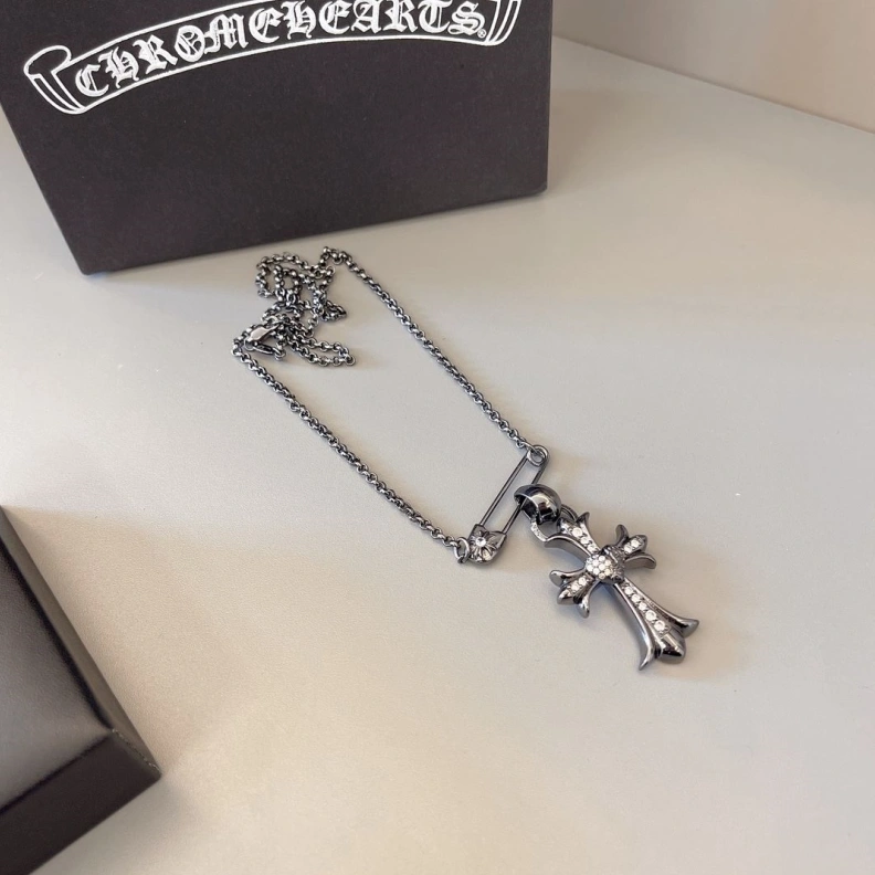 Chrxmx Hxxrts Necklaces DailyWear 298003