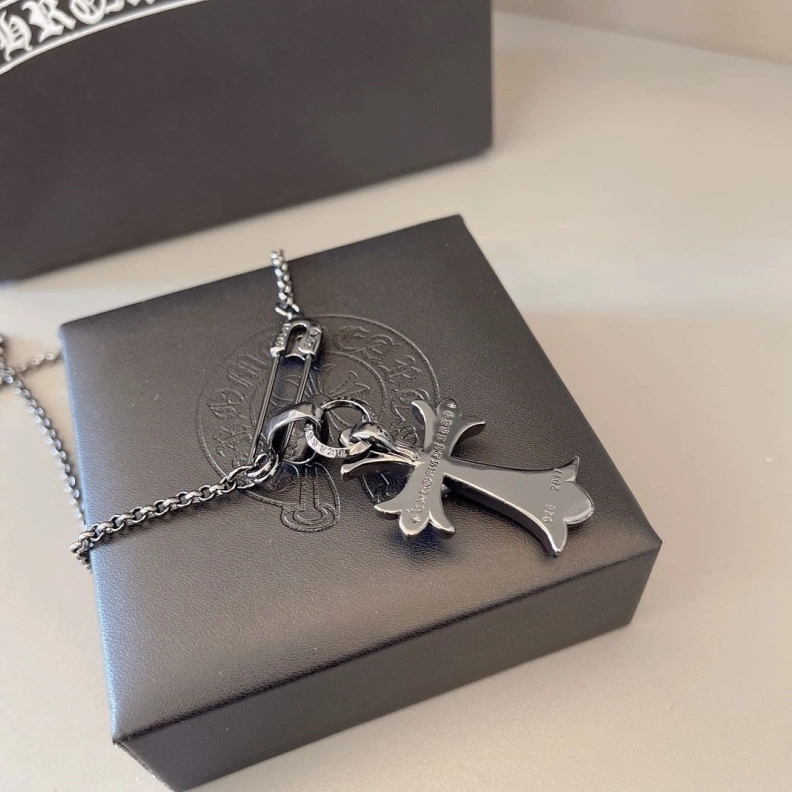 Chrxmx Hxxrts Necklaces DailyWear 298003