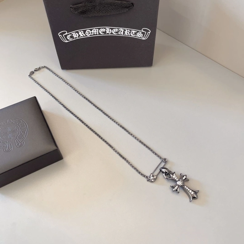 Chrxmx Hxxrts Necklaces DailyWear 298003