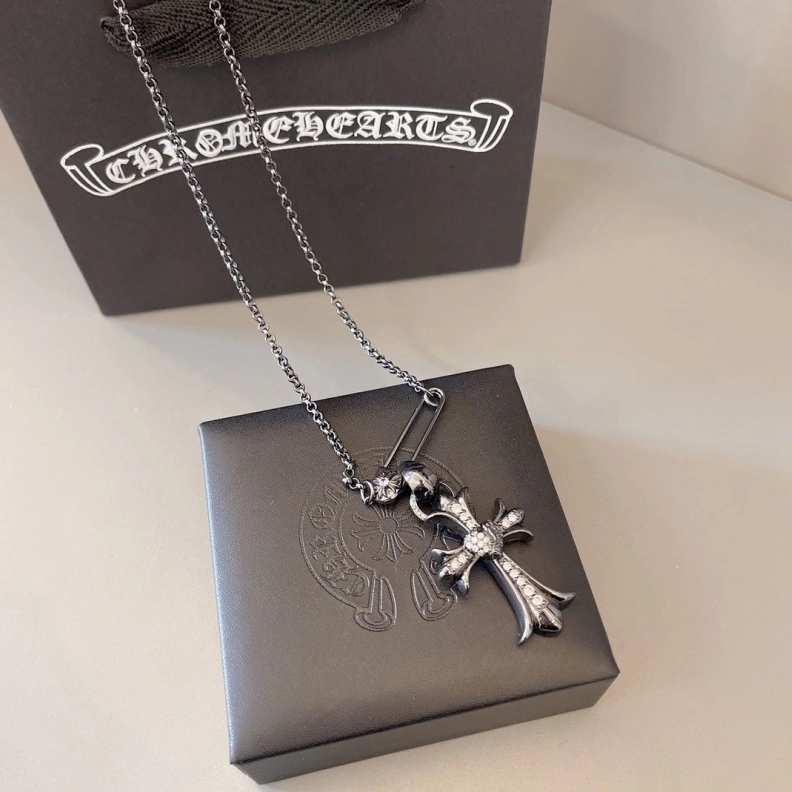 Chrxmx Hxxrts Necklaces DailyWear 298003
