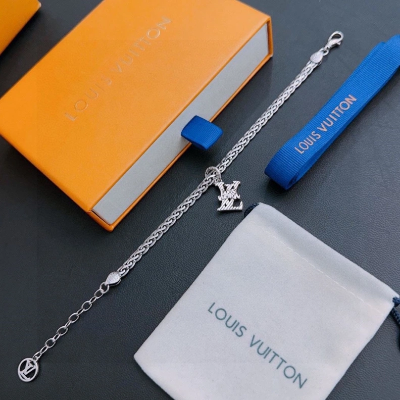 Trendsetting LX Necklaces 309392