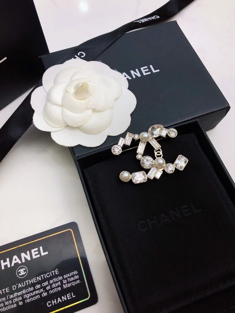 Lightweight Chxnxl Brooches 287859