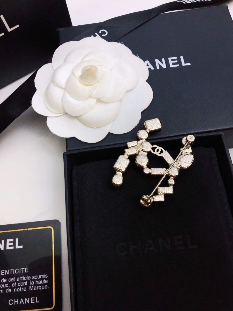 Lightweight Chxnxl Brooches 287859