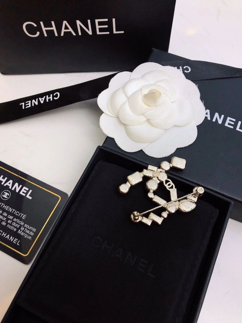 Lightweight Chxnxl Brooches 287859