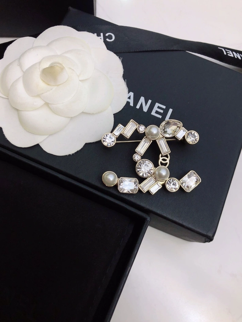 Lightweight Chxnxl Brooches 287859