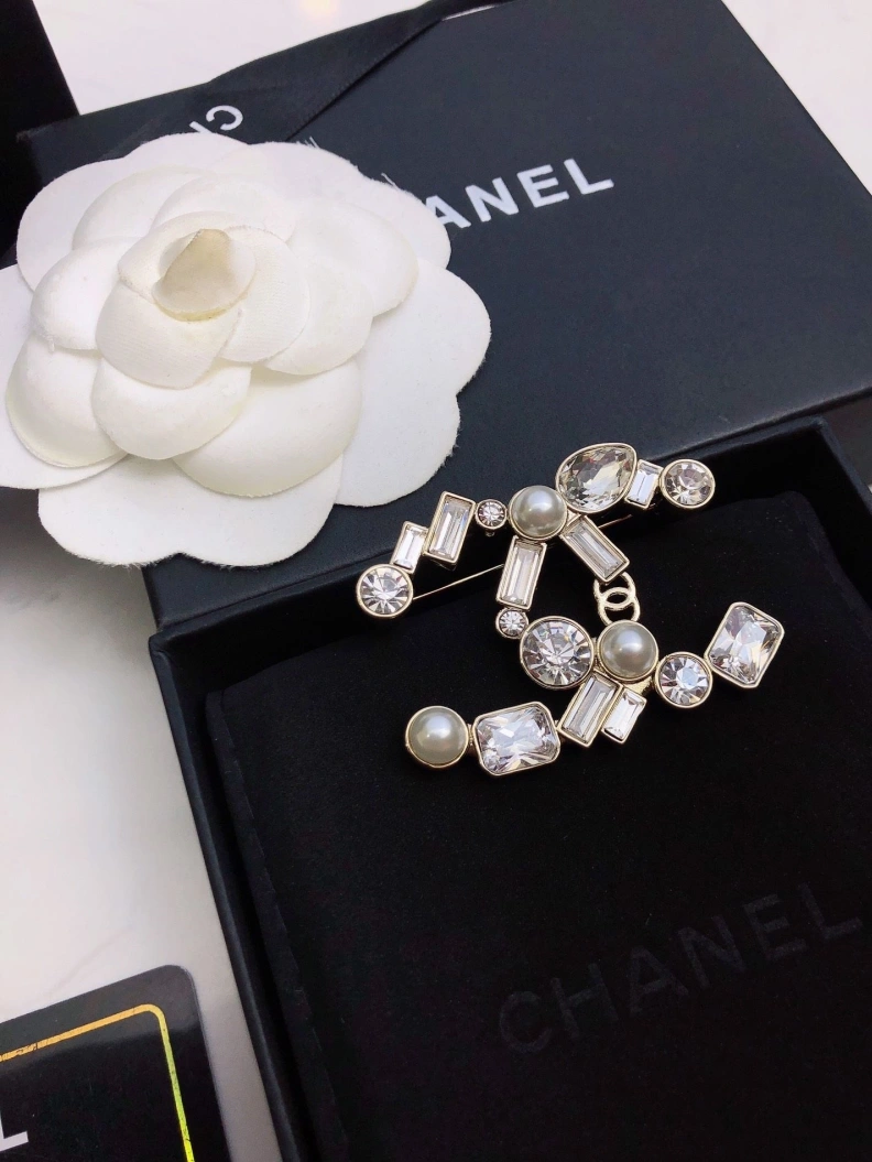 Lightweight Chxnxl Brooches 287859