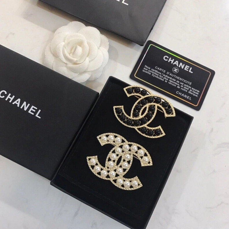 Stylish Chxnxl Brooches 287857