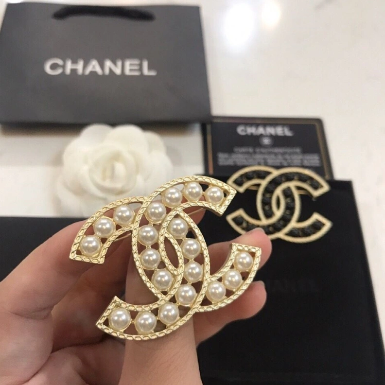 Stylish Chxnxl Brooches 287857