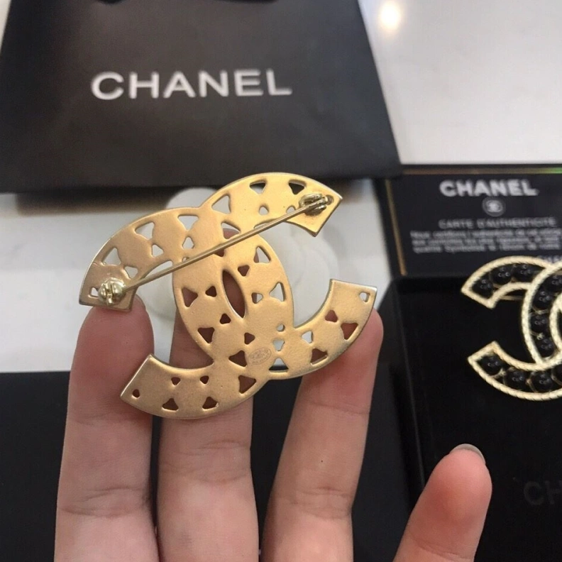 Stylish Chxnxl Brooches 287857