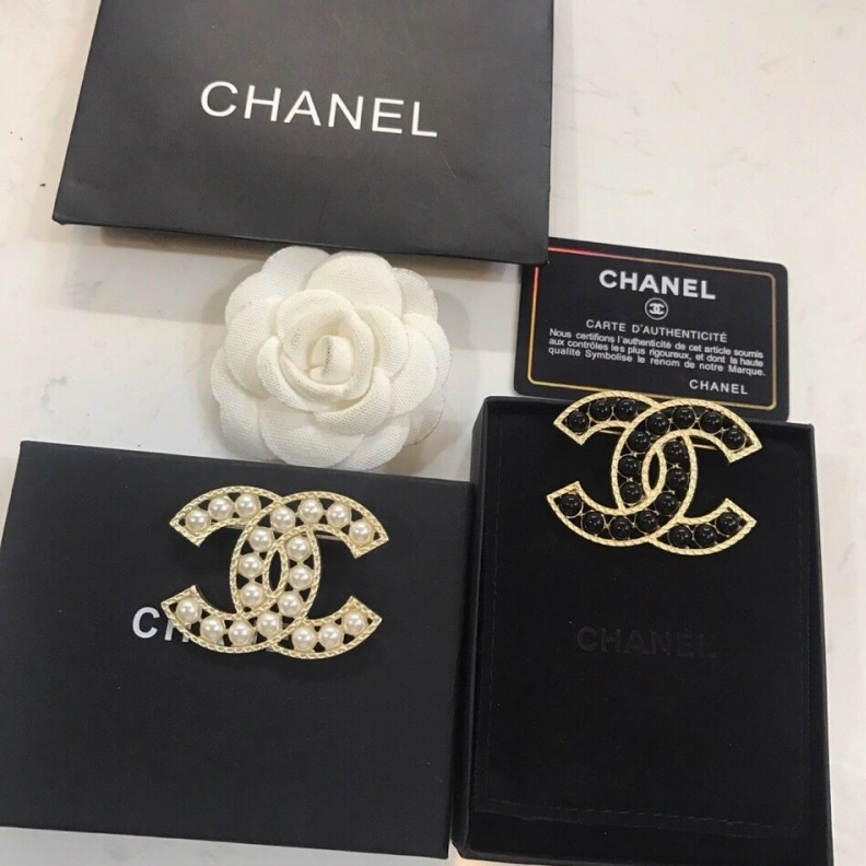 Stylish Chxnxl Brooches 287857
