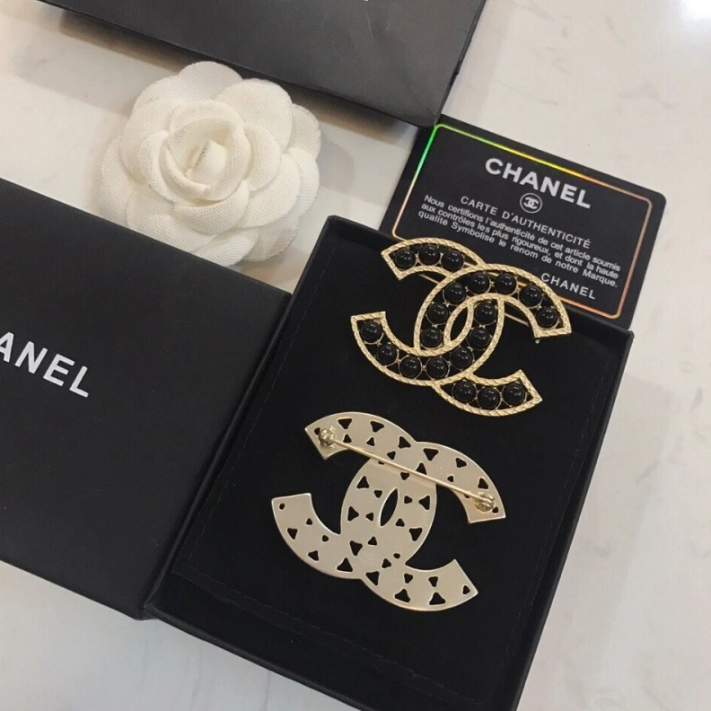 Stylish Chxnxl Brooches 287857