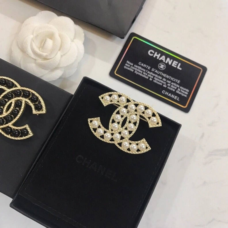 Stylish Chxnxl Brooches 287857