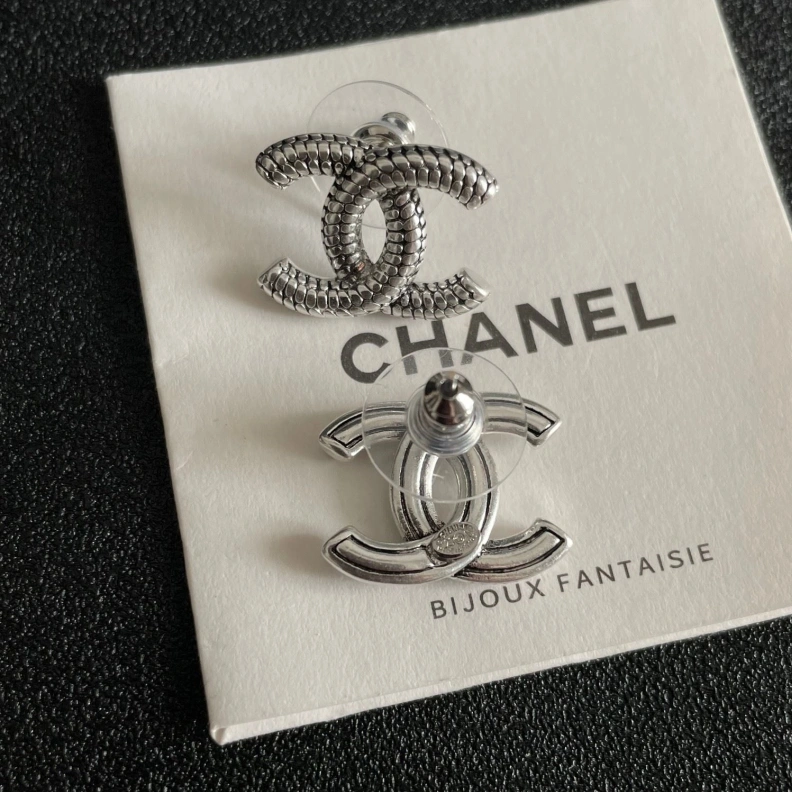 Flexible Chxnxl Earrings 287670