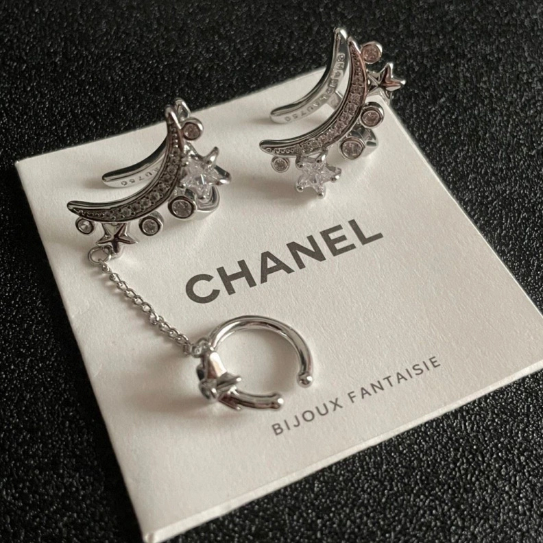 Efficient Chxnxl Earrings 287666