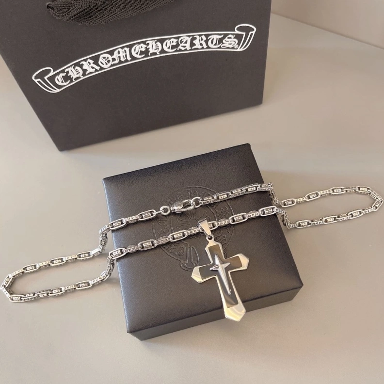 Resilient Chrxmx Hxxrts Necklaces 297981