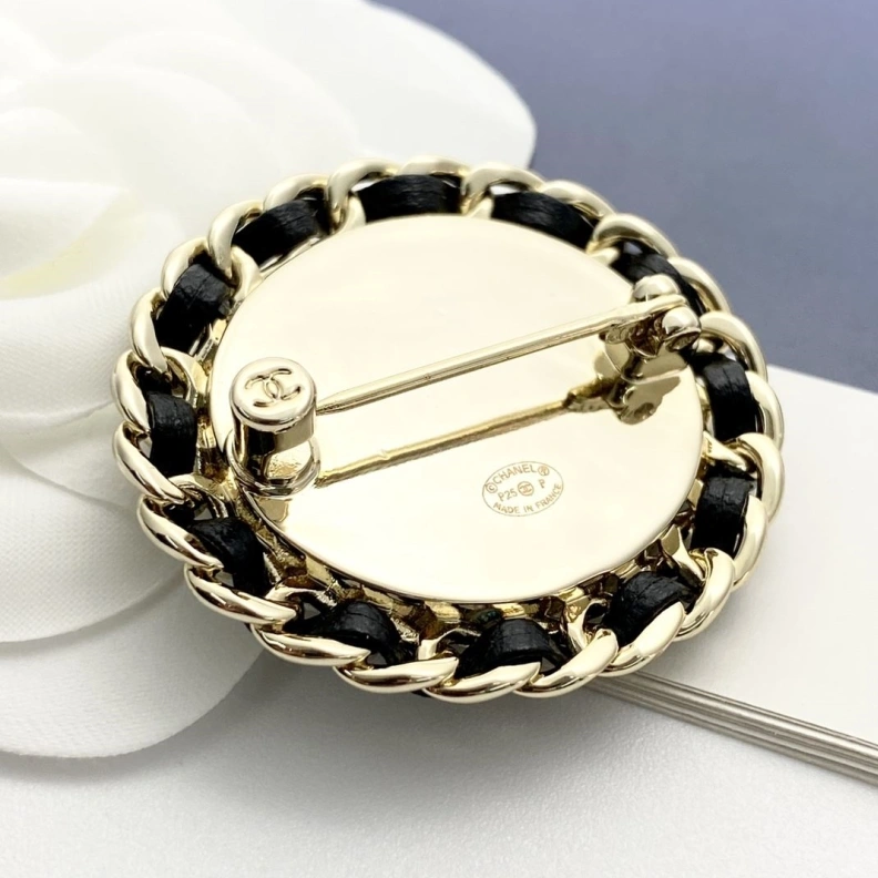 Cozy Chxnxl Brooches 287855