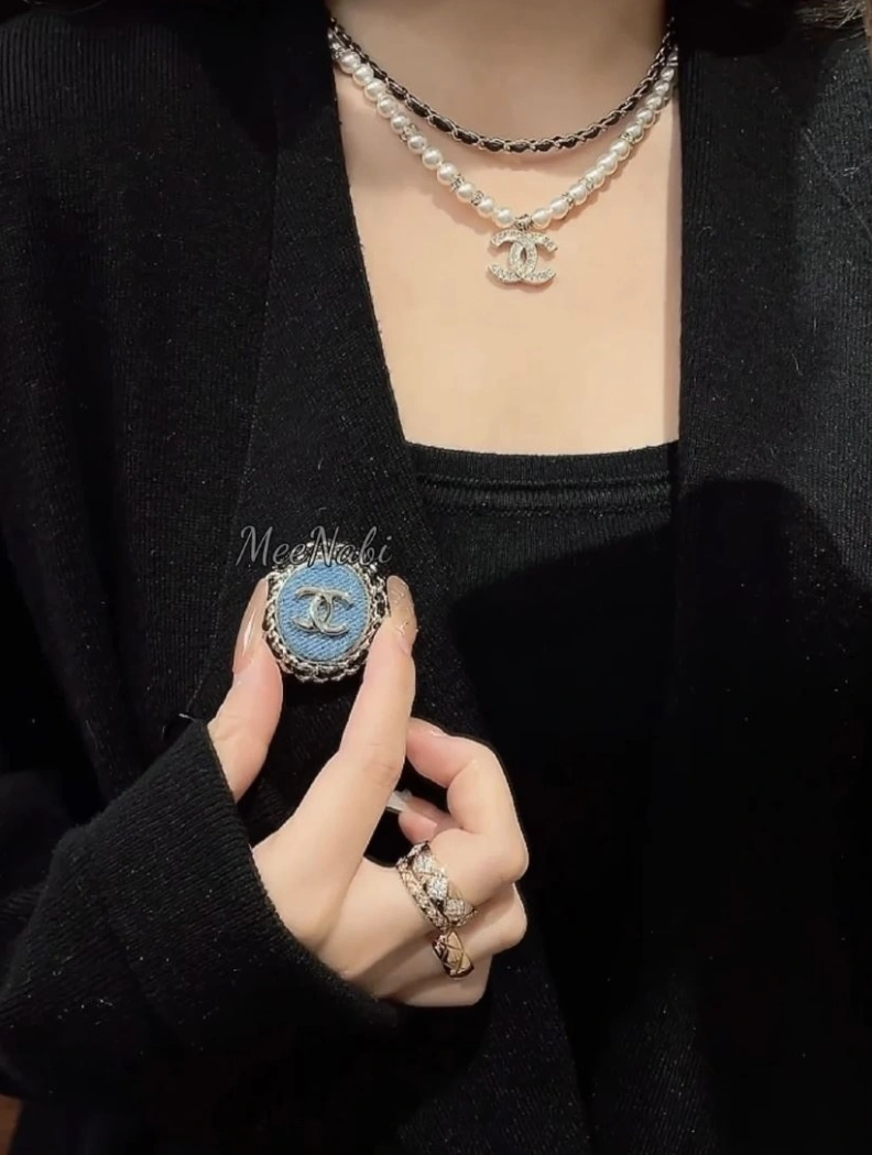Cozy Chxnxl Brooches 287855