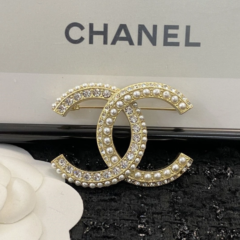 Cozy Chxnxl Brooches 287856