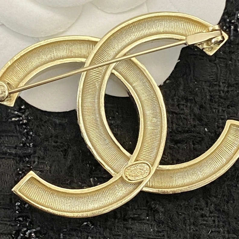 Cozy Chxnxl Brooches 287856