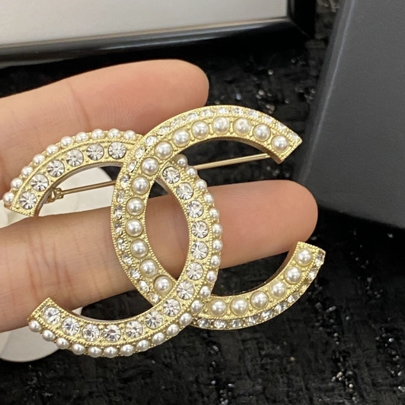 Cozy Chxnxl Brooches 287856
