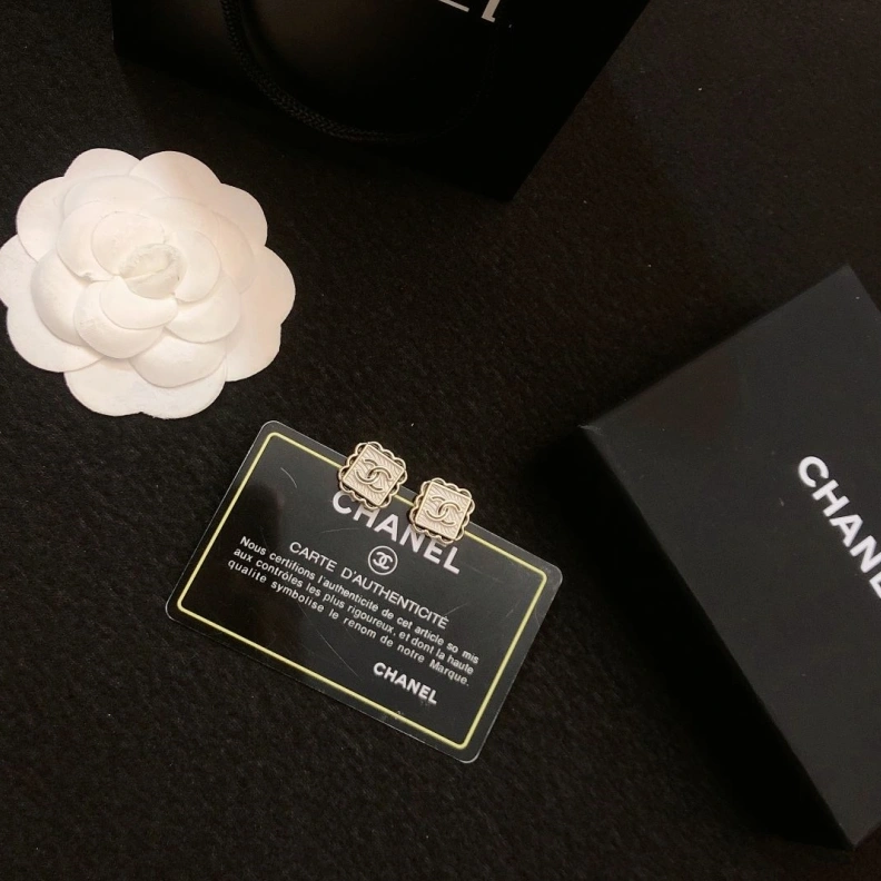 Stylish Chxnxl Earrings 287614