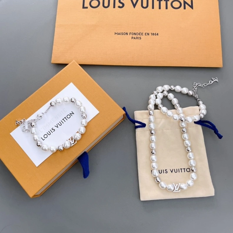 Durable LX Necklaces 309354