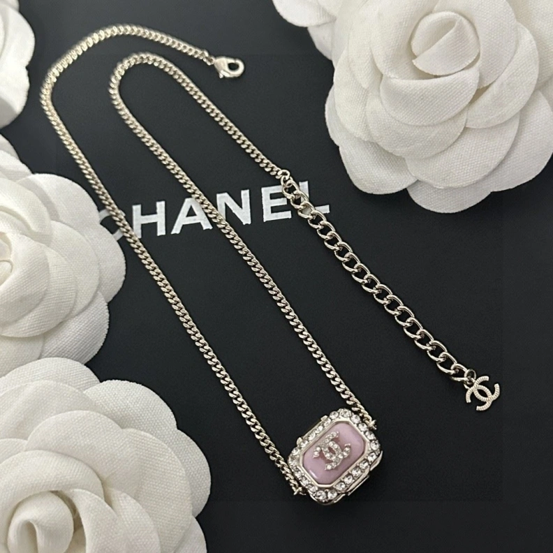 Fashionable Chxnxl Necklaces 286856