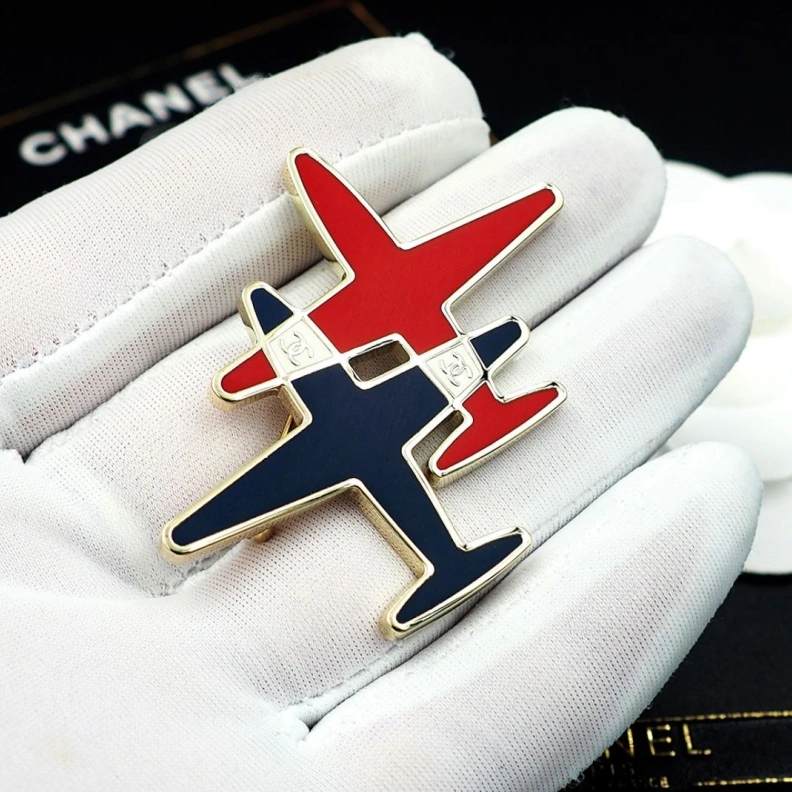Trendsetting Chxnxl Brooches 287847