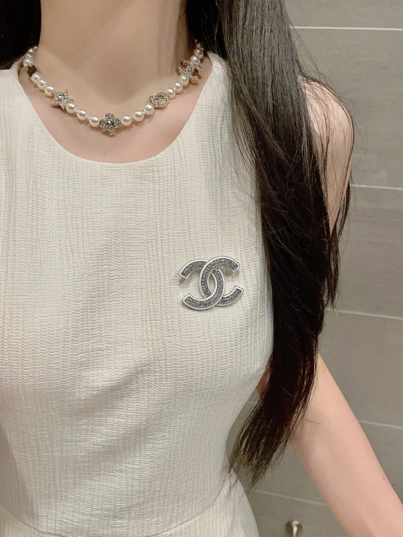 Sleek Chxnxl Brooches 286441