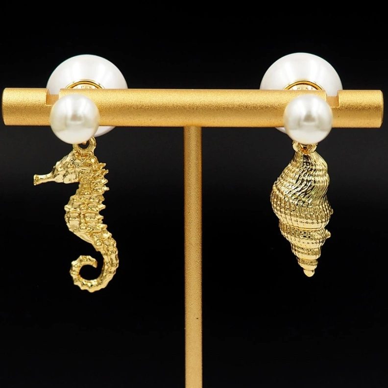 Christian Dxxr Earrings Compact 293978