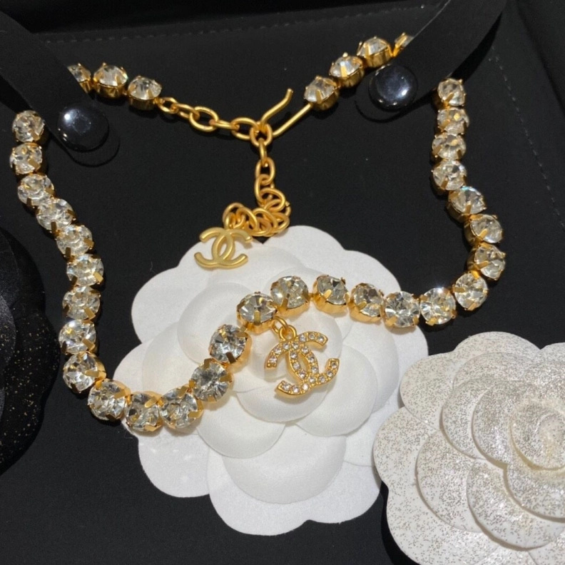 Lightweight Chxnxl Necklaces 285061