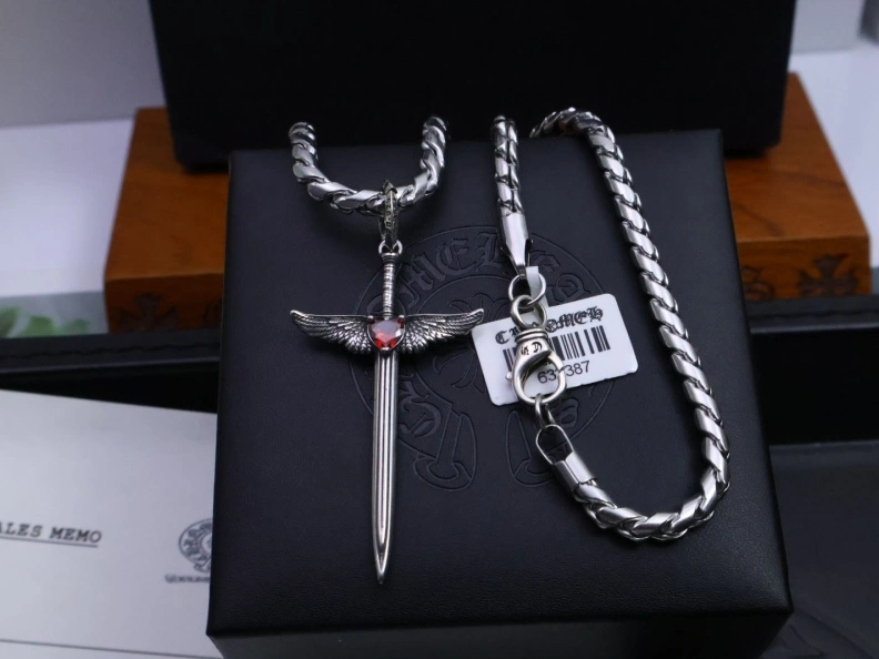 EasyMatch Chrxmx Hxxrts Necklaces 296224