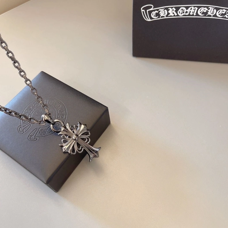 Stylish Chrxmx Hxxrts Necklaces 296237