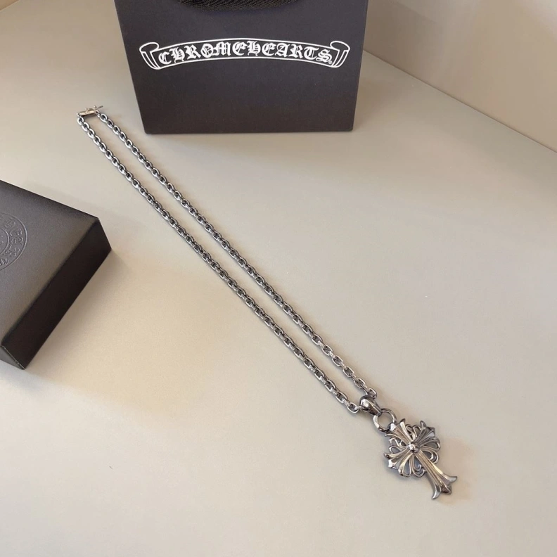 Stylish Chrxmx Hxxrts Necklaces 296237