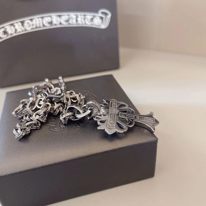 Stylish Chrxmx Hxxrts Necklaces 296237