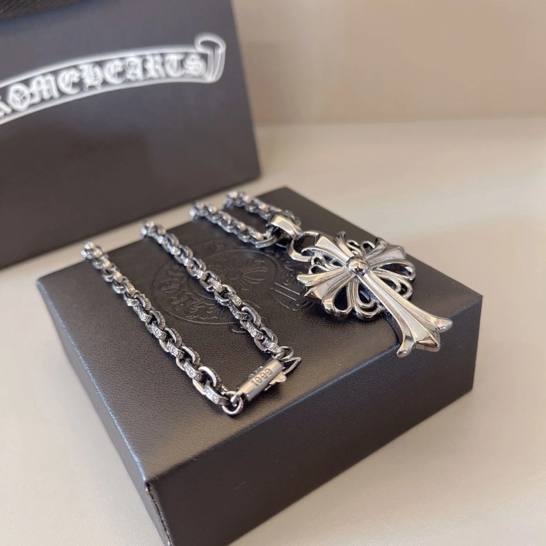 Stylish Chrxmx Hxxrts Necklaces 296237