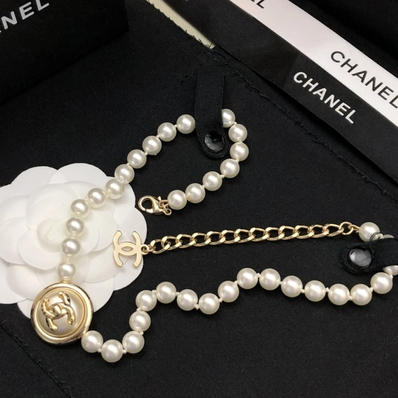 Vibrant Chxnxl Necklaces 286840