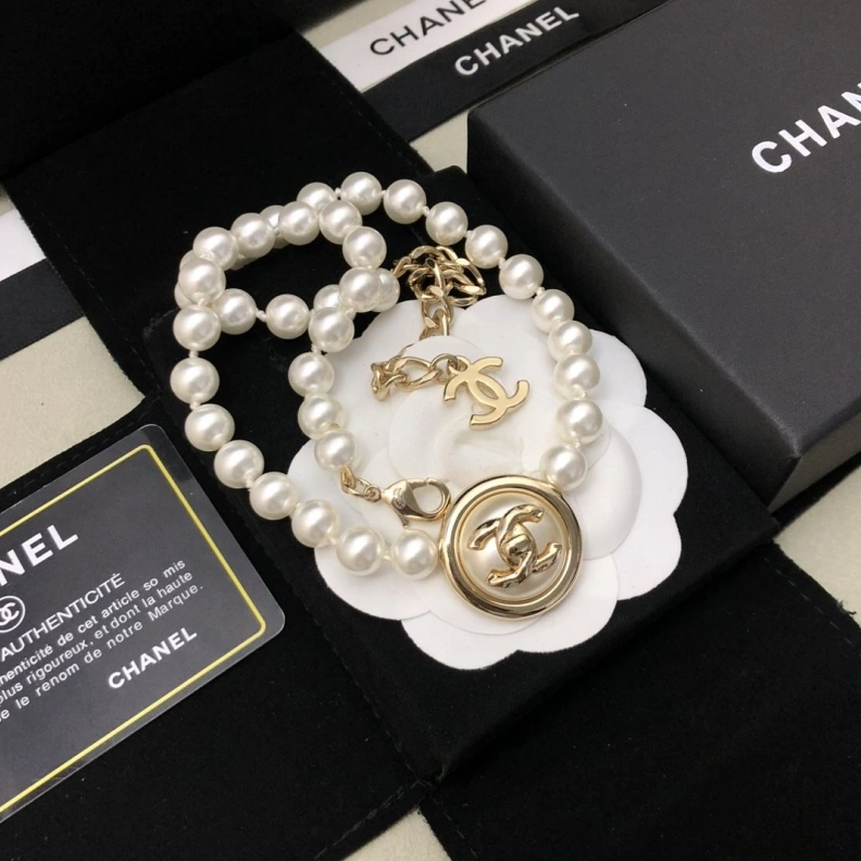 Vibrant Chxnxl Necklaces 286840