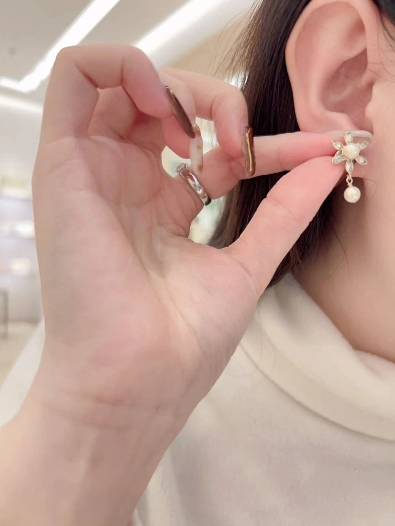 Trendsetting Christian Dxxr Earrings 293957