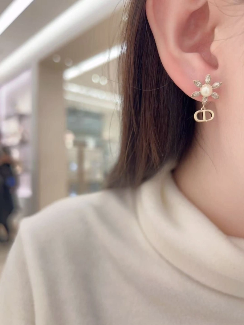 Trendsetting Christian Dxxr Earrings 293957