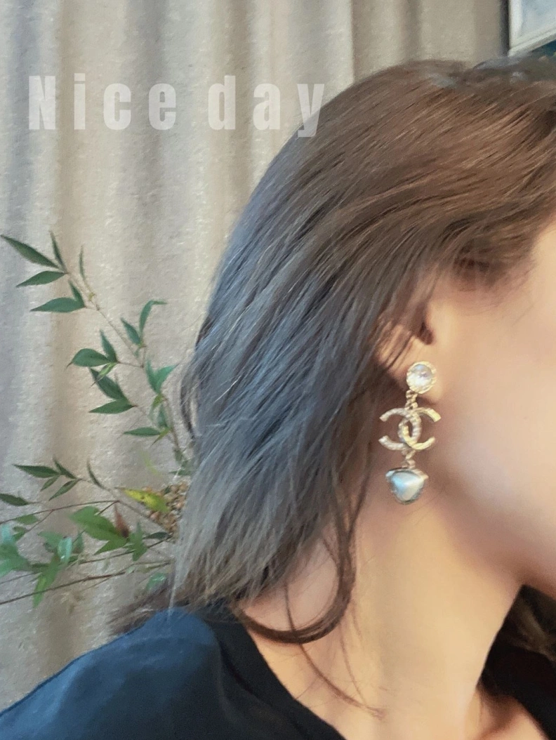 Sophisticated Chxnxl Earrings 284589