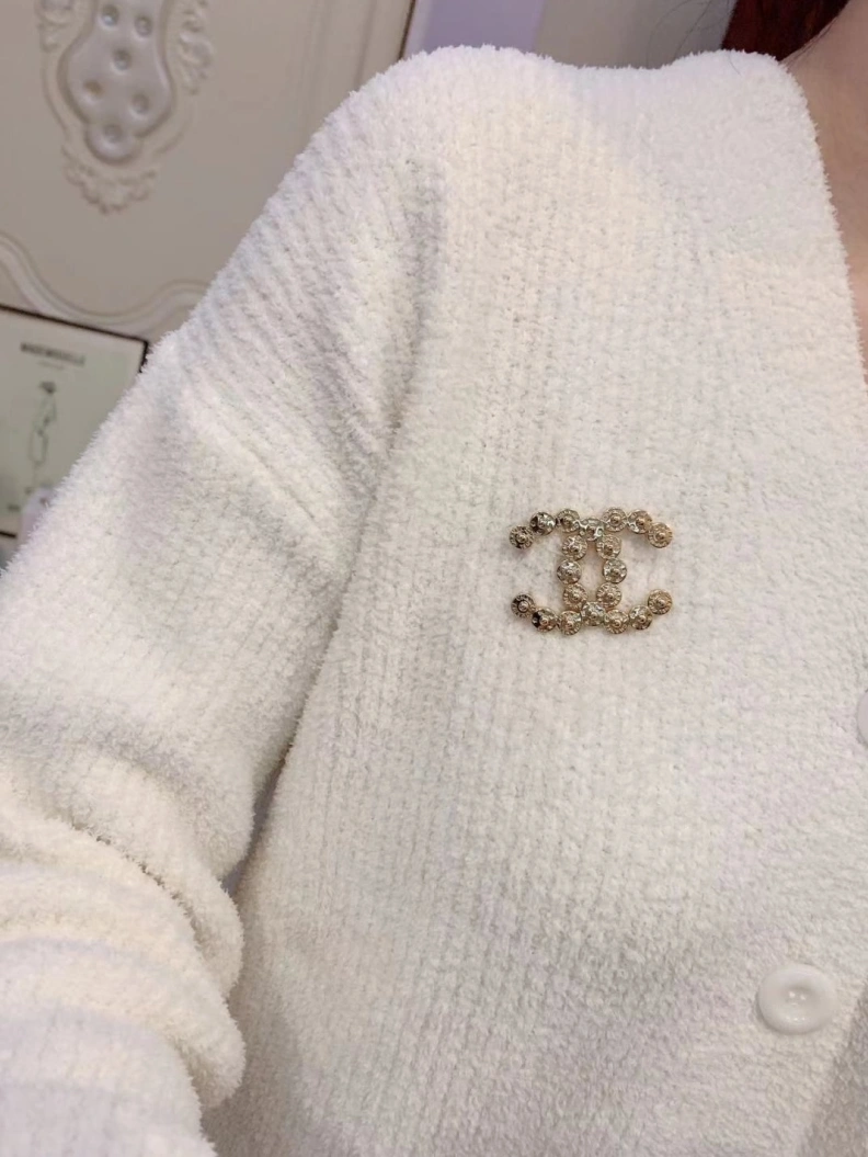 SportInspired Chxnxl Brooches 284671