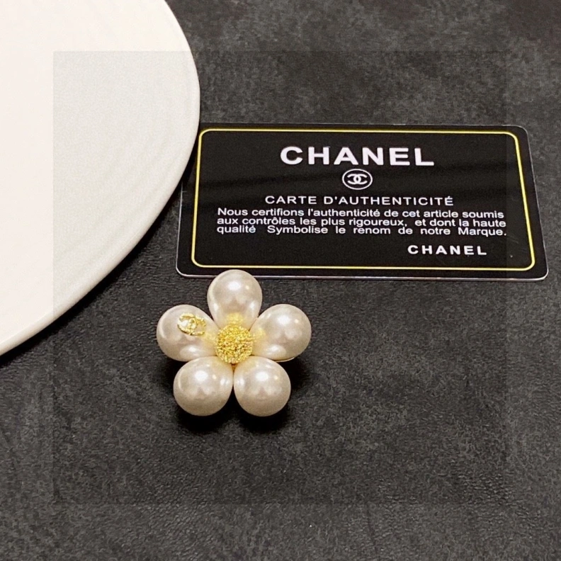 Efficient Chxnxl Brooches 287844