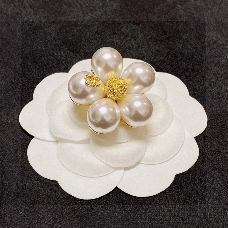 Efficient Chxnxl Brooches 287844