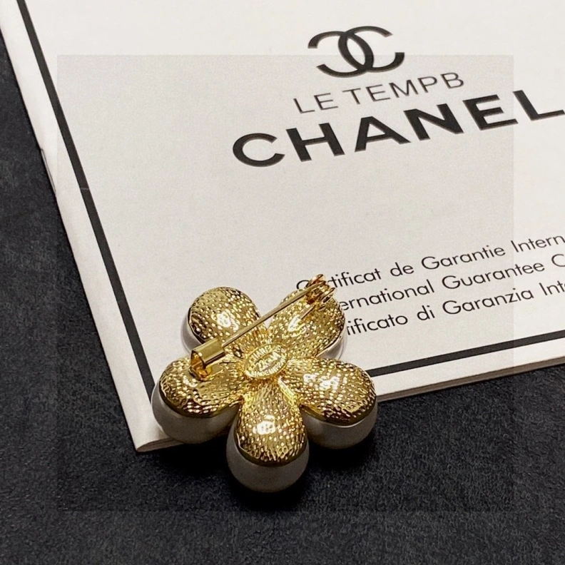 Efficient Chxnxl Brooches 287844