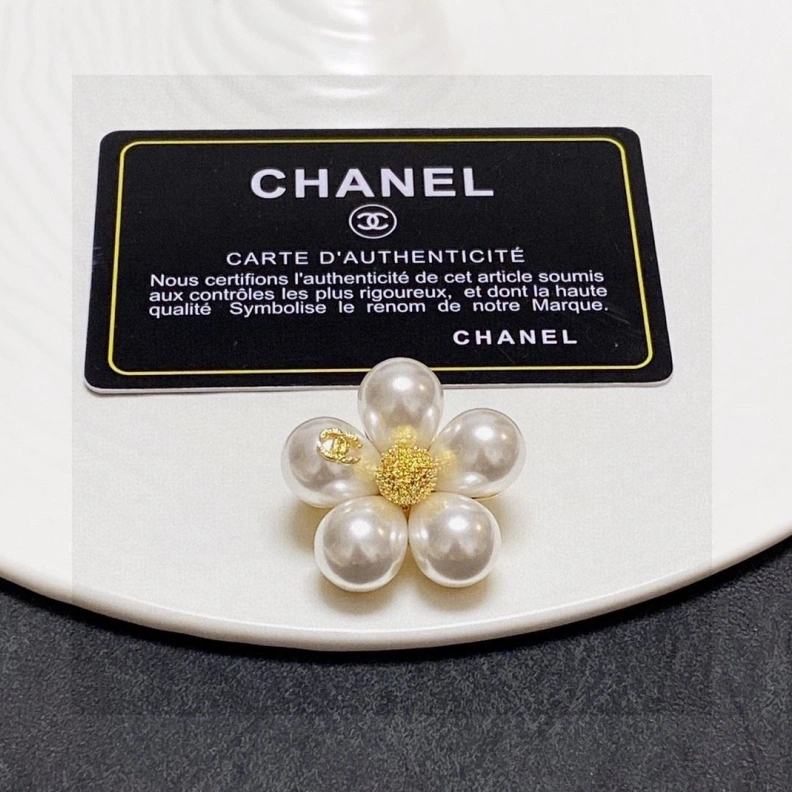 Efficient Chxnxl Brooches 287844